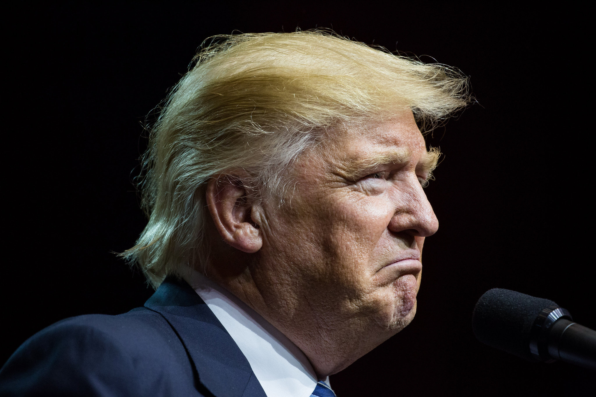 Trump Slaps 125% Tariffs on China, Offers 90-Day Tariff Pause for Negotiating Nations